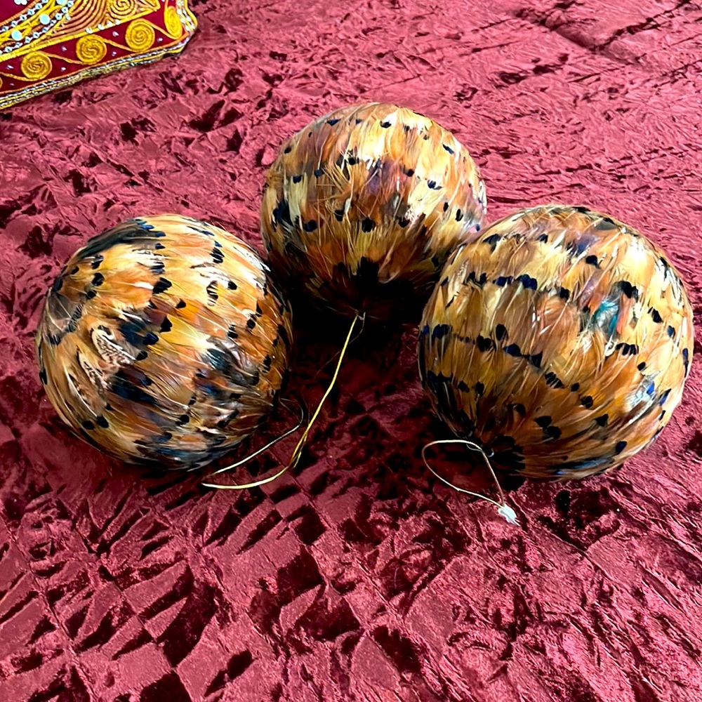 Decorative Feather Balls (3)